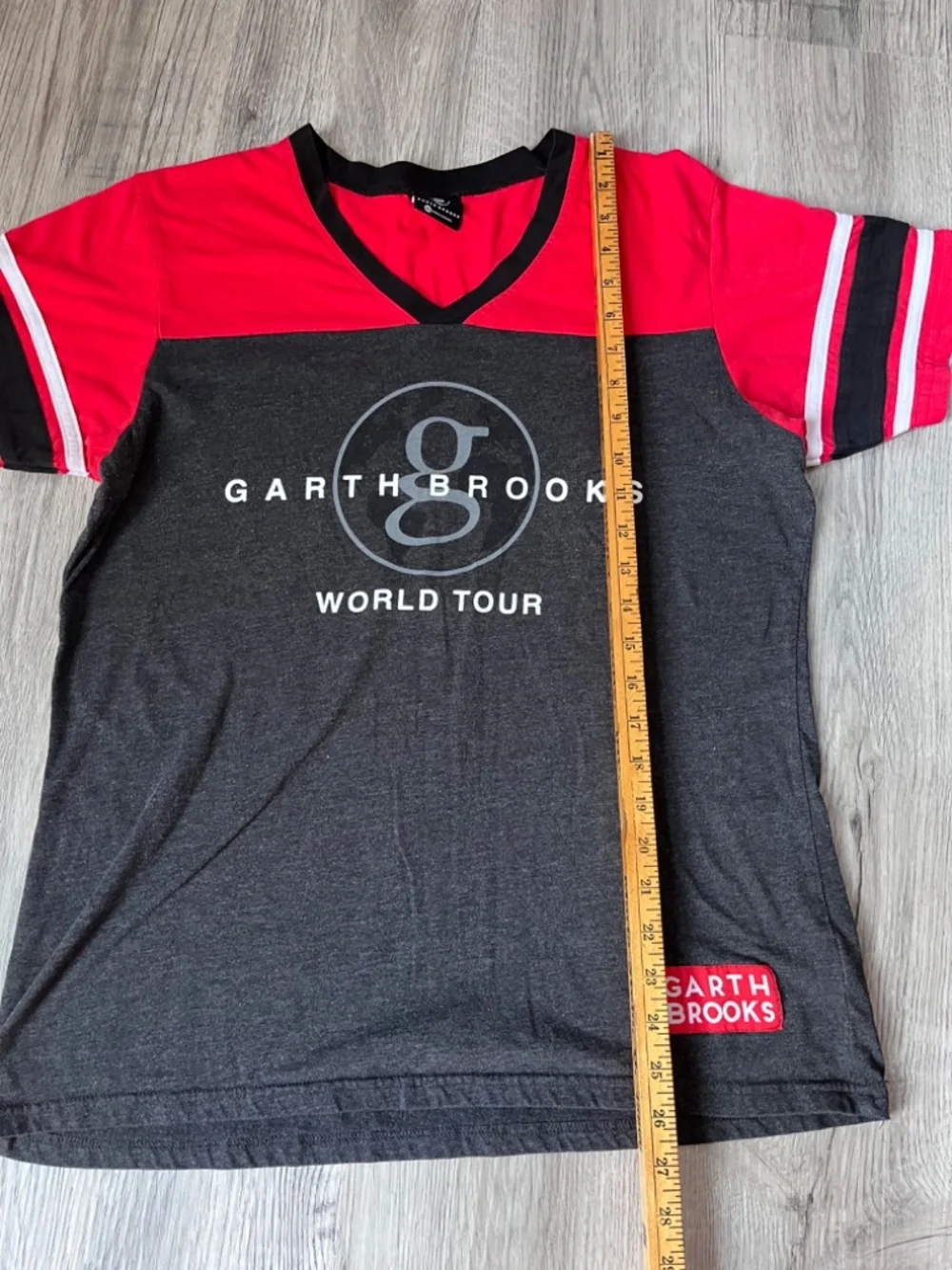 Garth Brooks World Tour V-neck Women’s Shirt XL